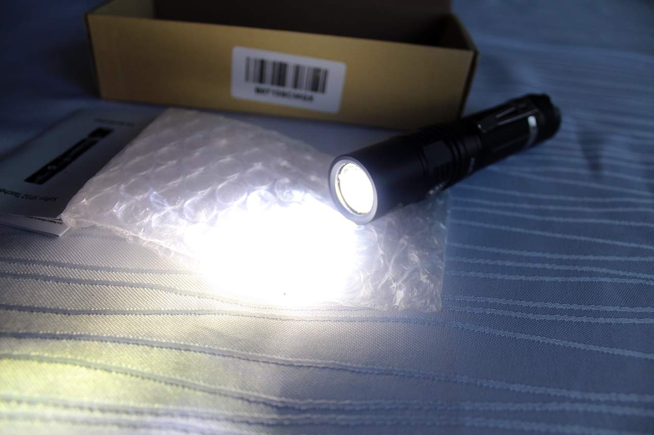 Wiederaufladbare LED-Taschenlampen Test