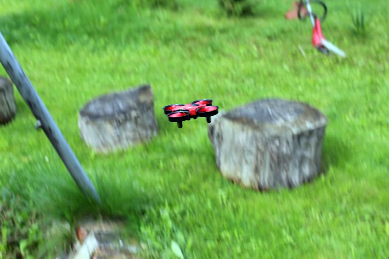 Mini-Drohne Test fürs Wohnzimmer und draußen