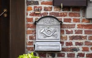 Antiker Briefkasten im Retro-Design